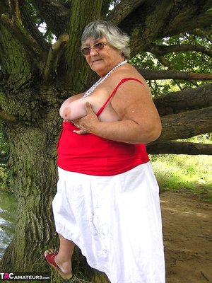 TAC Amateurs are pleased to offer you a free pictures featuring Grandma Libby xxx gallery 273808