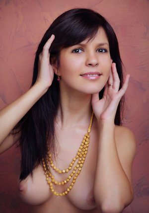 Met Art invite you to explore a free pictures with Zelda B unveiling perfect form