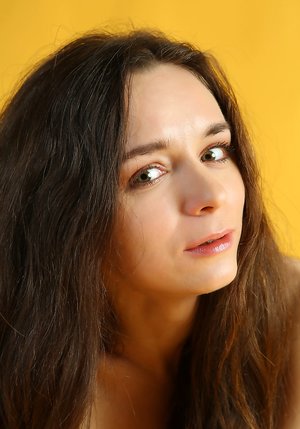 Rylsky Art invites you to browse their free pics with Iris demonstrating sexy body