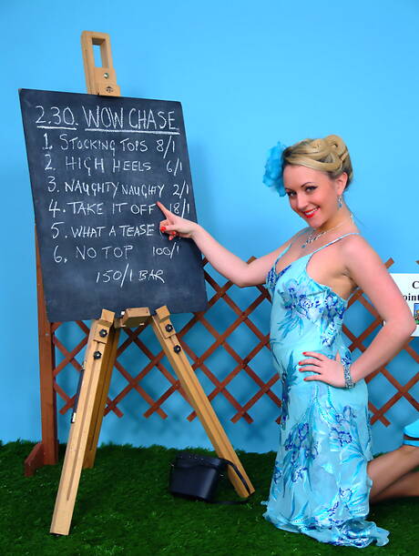 Pin Up Wow are proud to present you with xxx pics featuring Hannah B showing well-done form